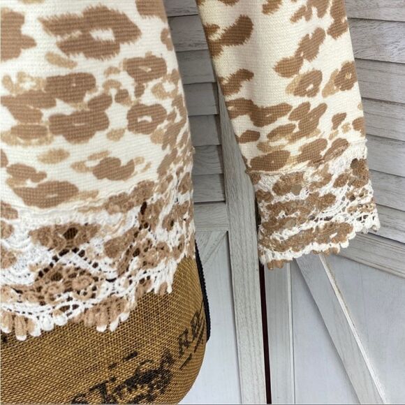 Chico’s Charlee Cheetah Lace Hem Crop Cardigan Sweater Cream Tan Small - Picture 10 of 13